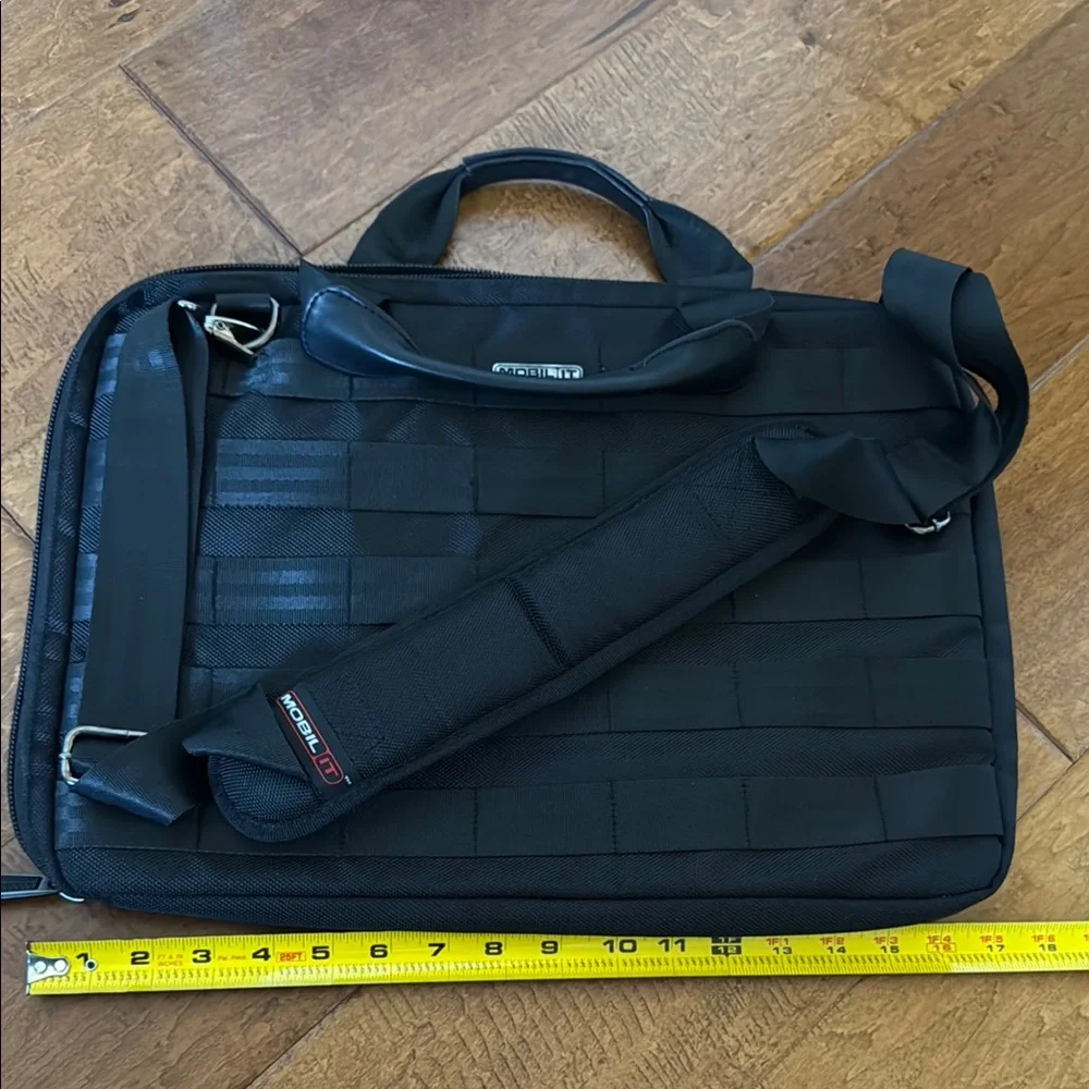 Mobil It Black Laptop Bag Padded, Seatbelt loops Durable Fabric Like New…
